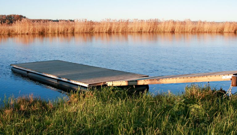 Bild på Jarkko™ flytbrygga som du enkelt monterar själv på 2-3 timmar