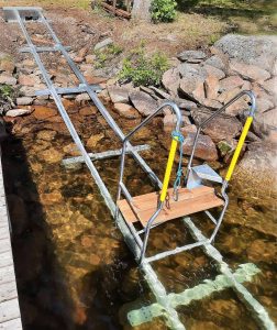 Autorobots båtslip Easyboatroller vr2000, enbart rälsen på stenig strand
