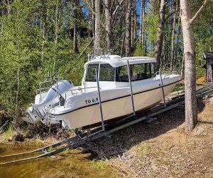 Autorobots båtslip Easyboatroller vr2000 på brant strand