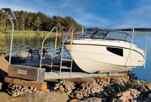 Autorobots båtslip Easyboatroller vr2000 på stening strand