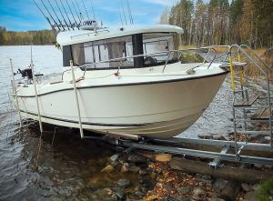 EasyBoatRoller båtslip vr3500 med en Quicksilver 675 Pilothouse