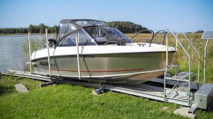 Falcon BR 5 på en Easyboatroller båtslip vr1000
