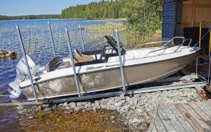 Easyboatroller båtslip vr1000 med en Silver Beaver och ett båtskjul