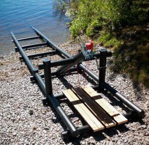 Båtslip S är avsedd för mindre v-bottenbåtar vb-250S på stenig strand