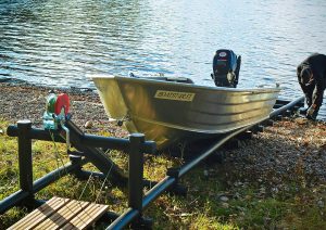 Båtslip S är avsedd för mindre v-bottenbåtar vb-250S med aluminiumbåt