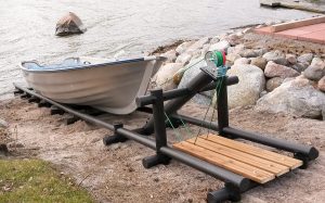 Båtslip S är avsedd för mindre v-bottenbåtar vb-250S på en sandstrand