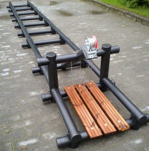 Båtslip M är avsedd för medelstora v-bottenbåtar vb-500M