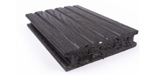 Bild på däcksplanka av återvunnen plast, returplast, från Plastrex