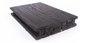 Bild på däcksplanka av återvunnen plast, returplast, från Plastrex