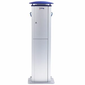 Närbild på elstolpe Alfa-II med två eluttag och fotplatta