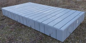 Bild på modulponton F1500 i vitt på gräsmatta