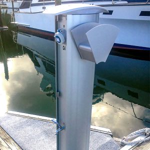 Bild på slanghållare i aluminium på elstolpe Tallykey T6