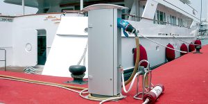 Bild på elstolpe Tallykey T8 vid fartyg