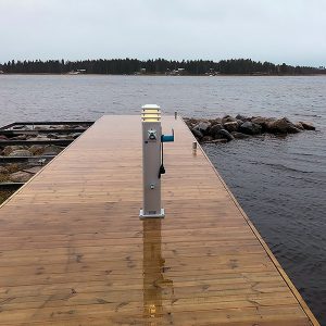 Bild på bryggstolpe Tallykey T4 i regn