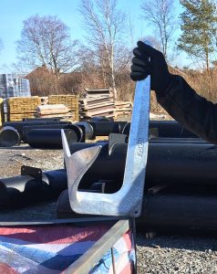 Bild på ankare 7,5Kg som används för att förankra en flytbrygga.