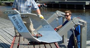 Miljövänliga förankringssystem som Moorsafe® 70Kg för AlfaBryggans flytbryggor i småbåtshamnar.