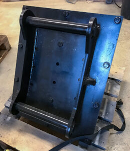 Platta med S30 eller S45 fäste och ledat fyrkantsfäste för adapter till skruvpålar - Cradle-hitch-and-backboard-S45-Connector