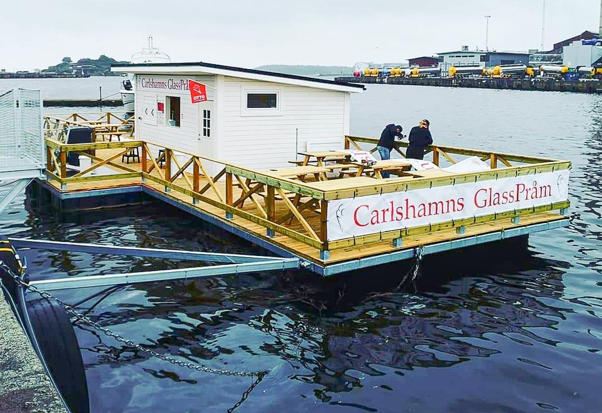 Nästan färdig restaurangbrygga med sista detaljer i Karlshamn.